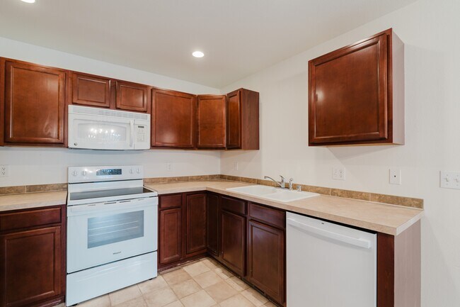 Building Photo - 2805 Alyssa Ct SE