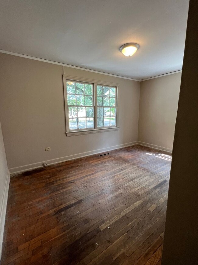 Building Photo - 517 Williams St