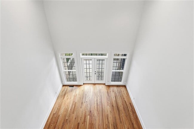 Building Photo - 125 River N Cir