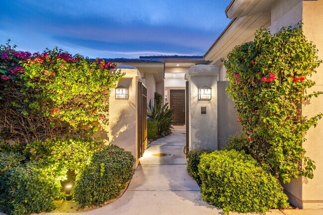 Building Photo - 727 Arrowhead Dr