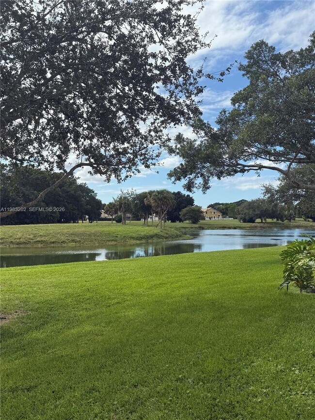 Building Photo - 3310 Pinewalk Dr N