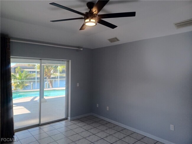 Building Photo - 4416 SW 24th Ave