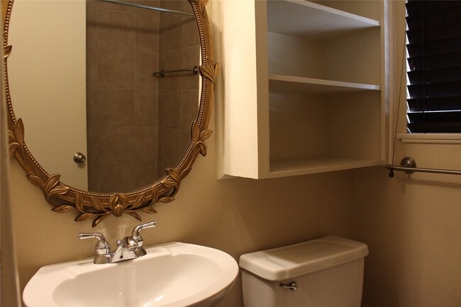 Building Photo - 1430 Cheshire Ln