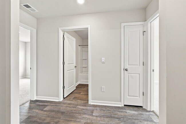 Building Photo - 208 Jeff Waters Cir