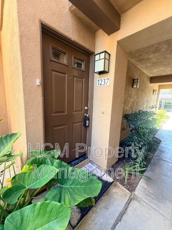 Building Photo - 1237 S Country Glen Way