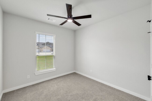 Building Photo - AVAILABLE NOW! EDGEWOOD ESTS DUPLEX LOCATED ON 1-ACRE LOT IN MIDLOTHIAN, TX!