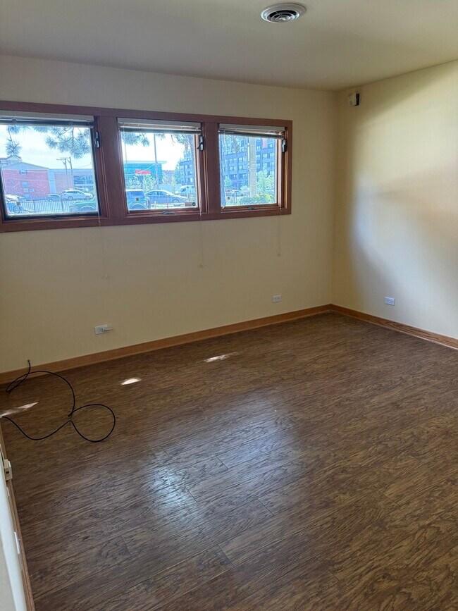 Building Photo - 429 S Oak Park Ave