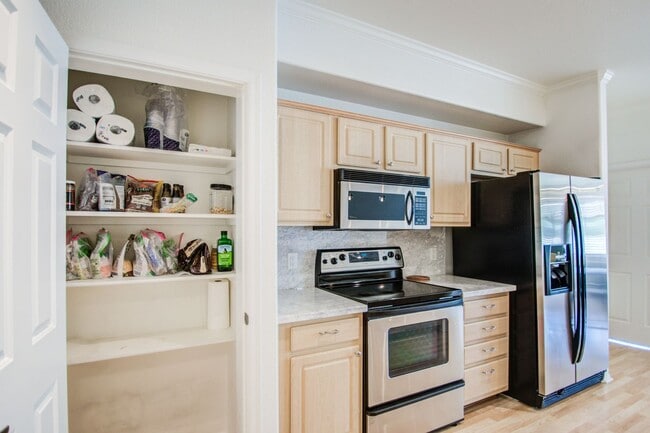 Building Photo - ASU Stay at Regatta Pointe!