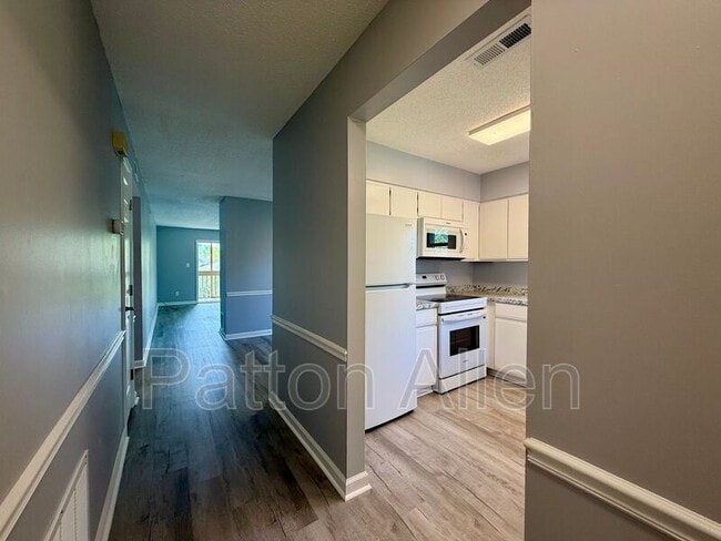 Building Photo - 2406 Abbey Cir