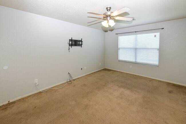 Building Photo - Elegant 4BR/3BA Home with Fireplace, Bonus Room and Open Layout!