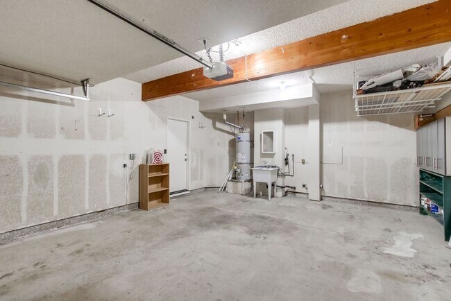 Building Photo - **Available Now*** Encinitas,  4 bedroom, 2.5 bathroom with 2 car garage***