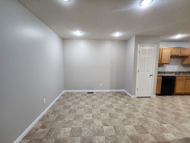 Building Photo - 50% Off The Security Deposit for Qualified Applicants On This Large 5 Bedroom, 2 Bathroom Eastsid...