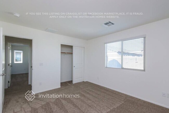 Building Photo - 1290 E Palomino Way