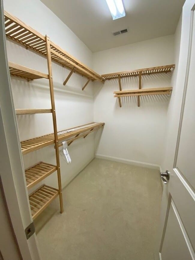 Building Photo - Beautiful Fully Furnished 3 bed 2 bath hom...