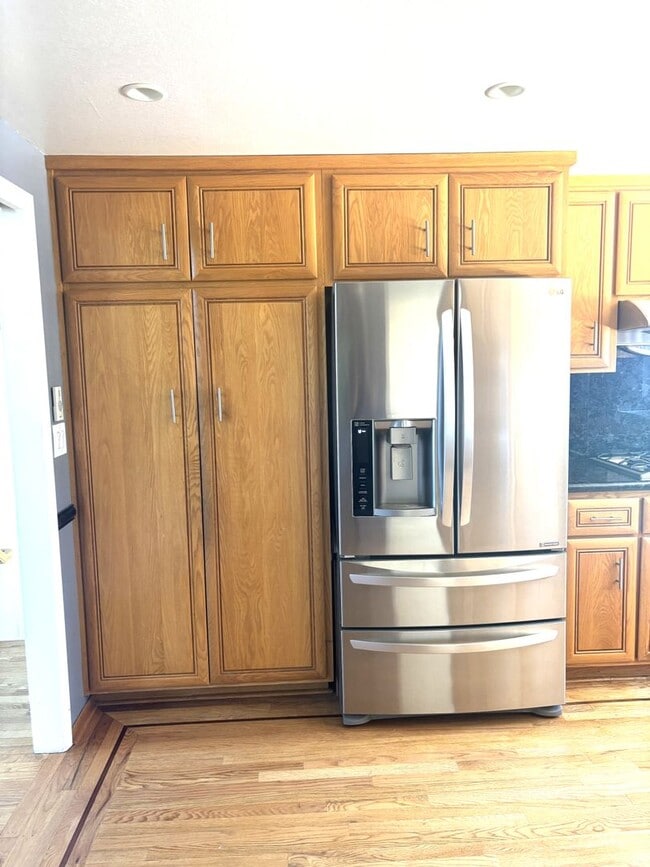 Building Photo - Stunning 4-Bedroom Home on Golf Course wit...