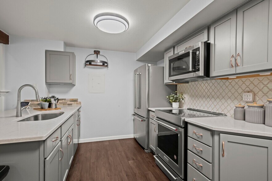 Building Photo - 20 S Boulder Cir