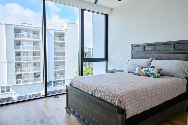 Building Photo - 160 Isle of Venice Dr