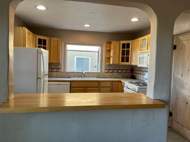 Building Photo - 1706 Ridgecrest Dr SE