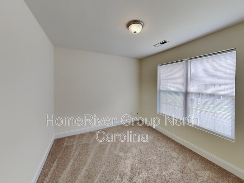 Building Photo - 1820 Savannas Run Dr