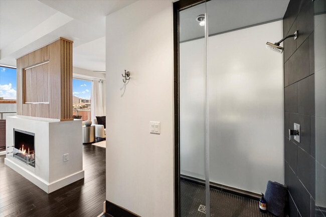 Building Photo - 4422 N 75th St