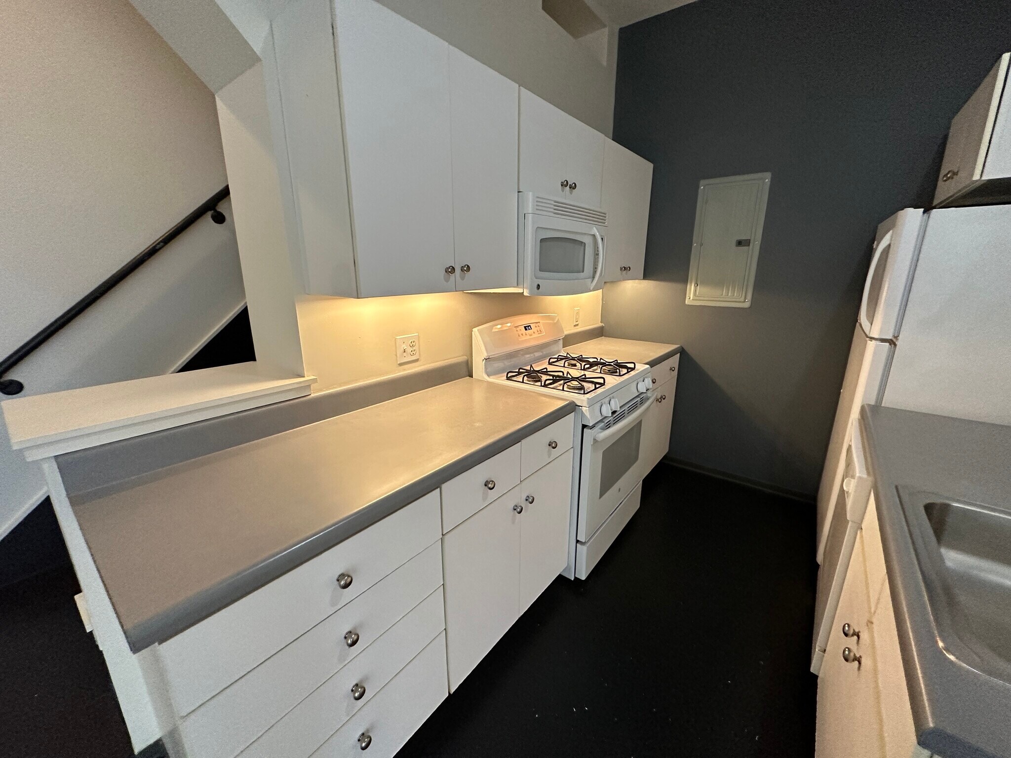 Building Photo - 117 E Berkeley St