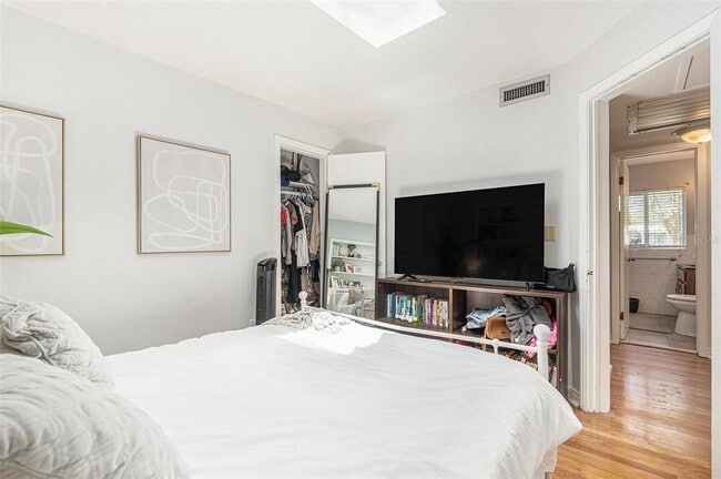 Building Photo - 4307 S Thatcher Ave