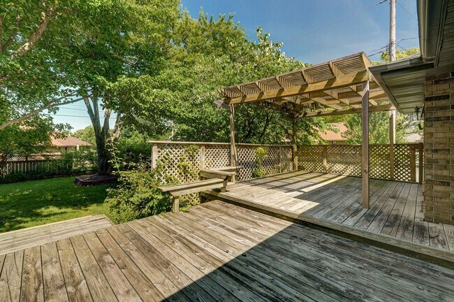 Building Photo - Charming 3 Bed | 2 Bath Home with Beautiful Outdoor Living