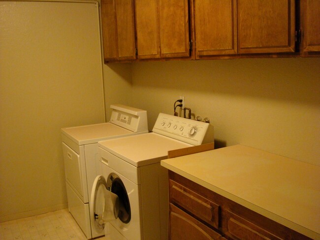 Laundry Room - 732 Lake Terrace Cir