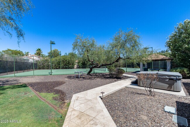 Building Photo - 8303 N 61st Pl