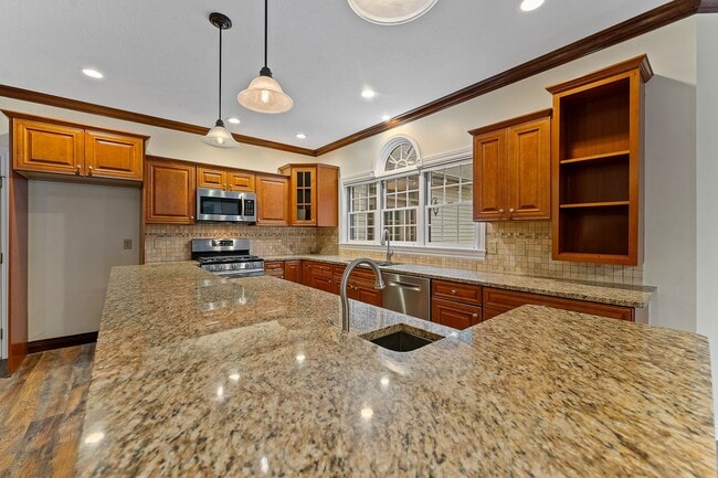 Building Photo - 652 Saddlebrook Dr