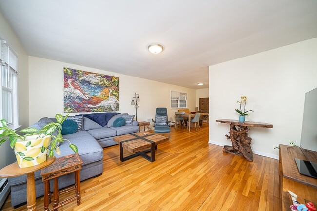 Building Photo - 121 Ogden Ave.