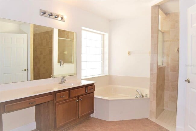 Building Photo - 4444 SW 115th St