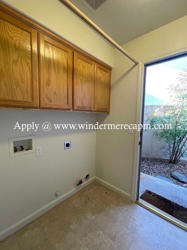 Building Photo - Spacious and Airy Rocklin Home!