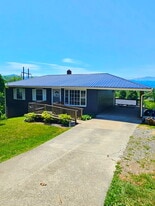 Building Photo - 19 Hy Vu Dr