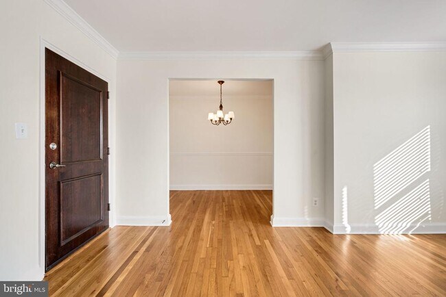 Building Photo - 922 S Washington St