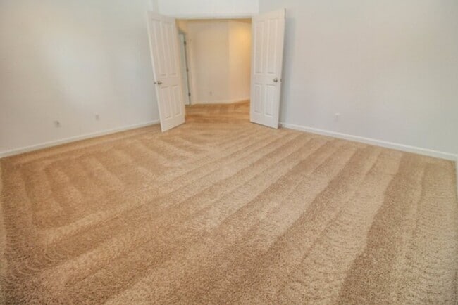 Building Photo - Excellent Snohomish Location. 5bed 3bath 2 Car Garage Sitting on a non through street with very l...