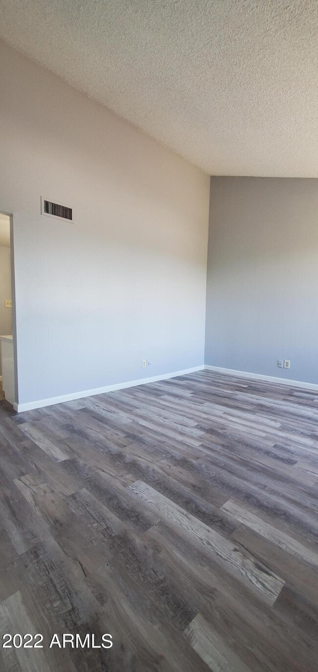Building Photo - 3411 N 12th Pl