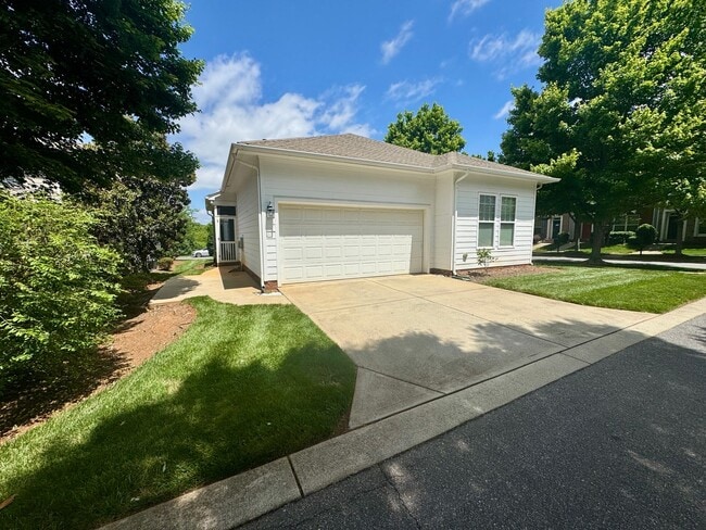 Building Photo - Adorable Home in Brighton Park