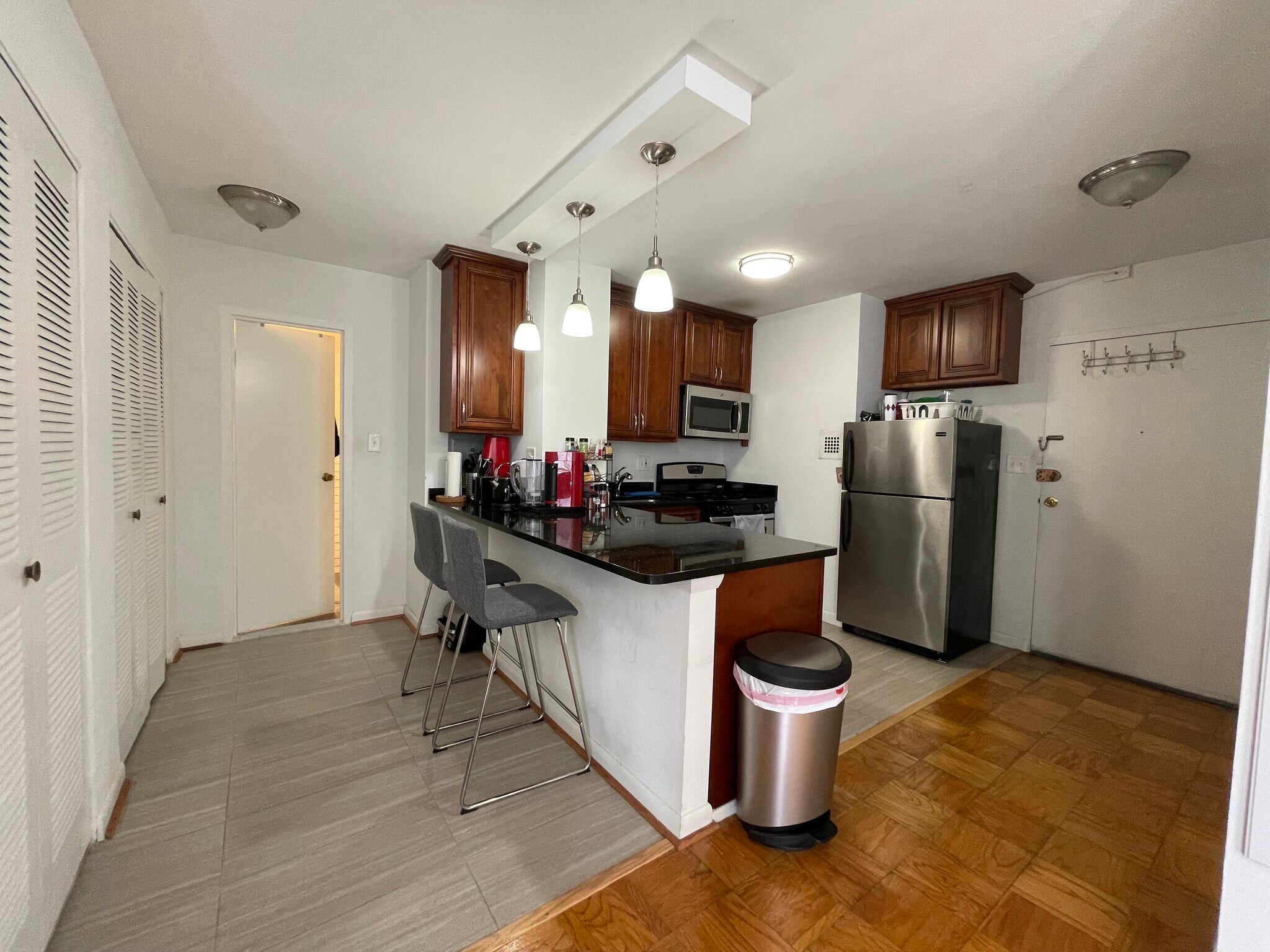 Building Photo - 922 24th St NW