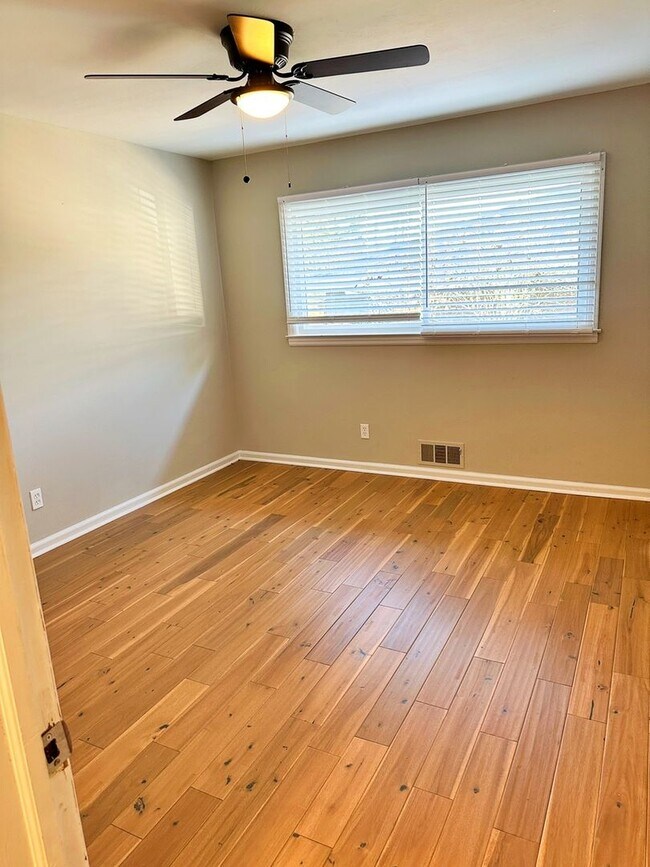 Building Photo - Charming 3BR House in Atlanta