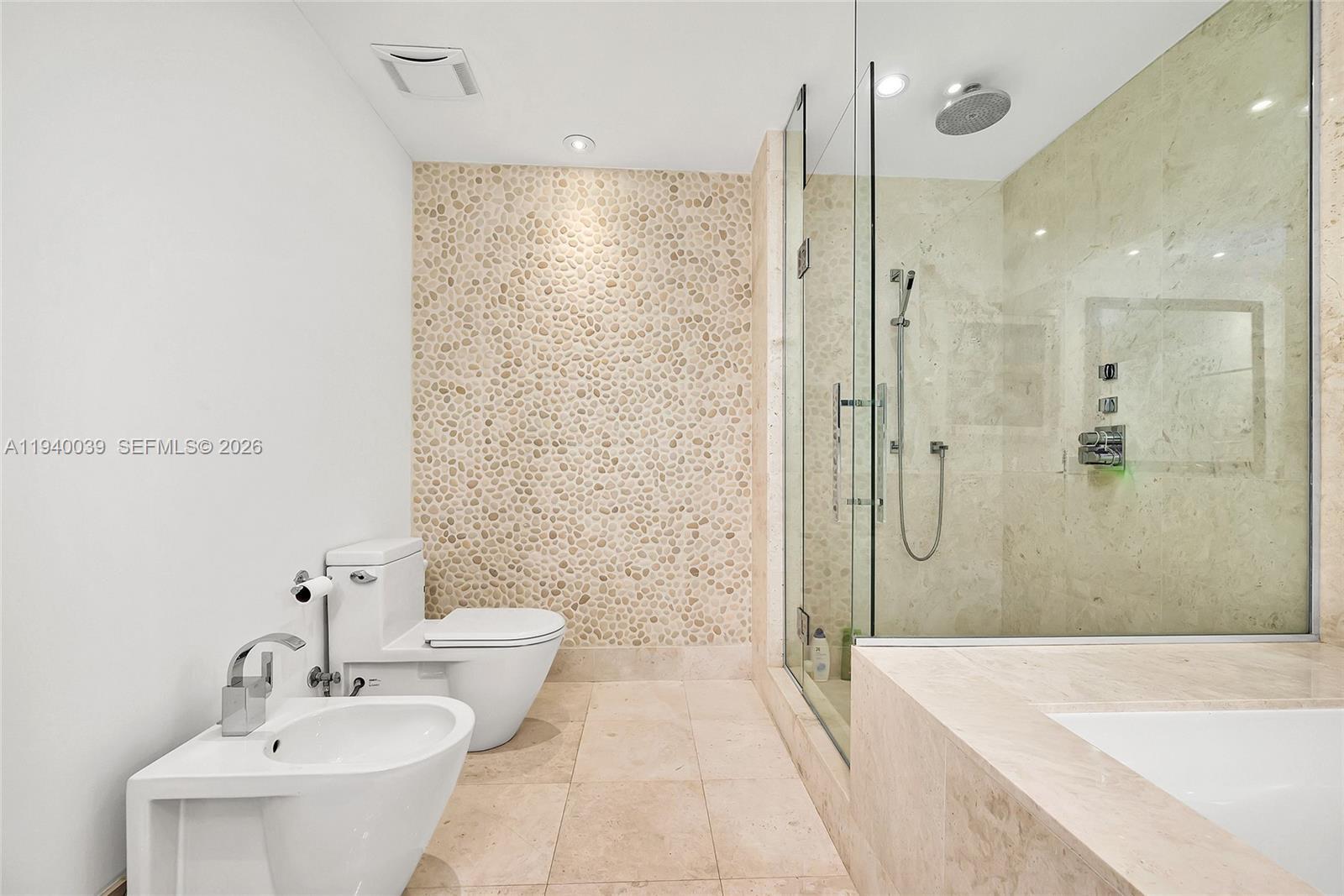 Building Photo - 17121 Collins Ave