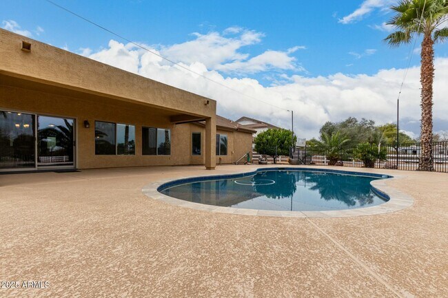 Building Photo - 9768 W Prospector Dr