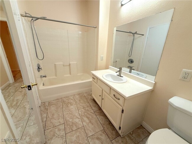 Building Photo - 3400 Cabana Dr