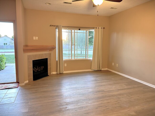 Building Photo - Spacious 3-Bed, 2.5-Bath Townhome in Anken...