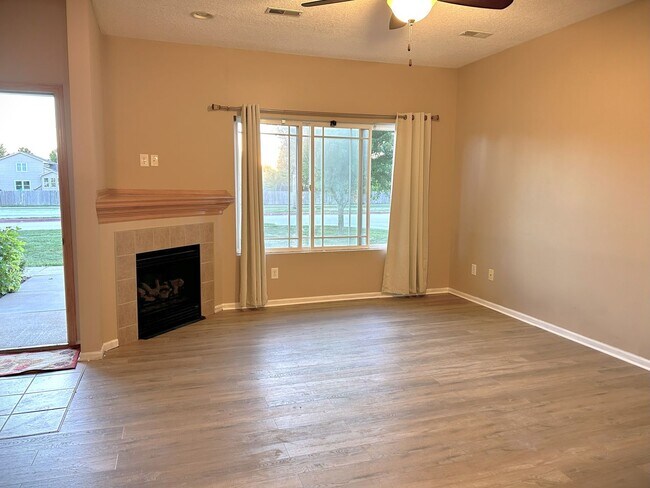Building Photo - Spacious 3-Bed, 2.5-Bath Townhome in Ankeny, IA – Modern Comfort & Convenience!