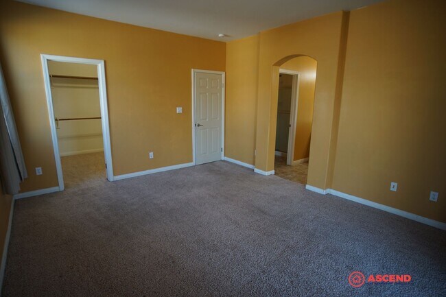 Building Photo - Lovely Home in Southwest Bakersfield!