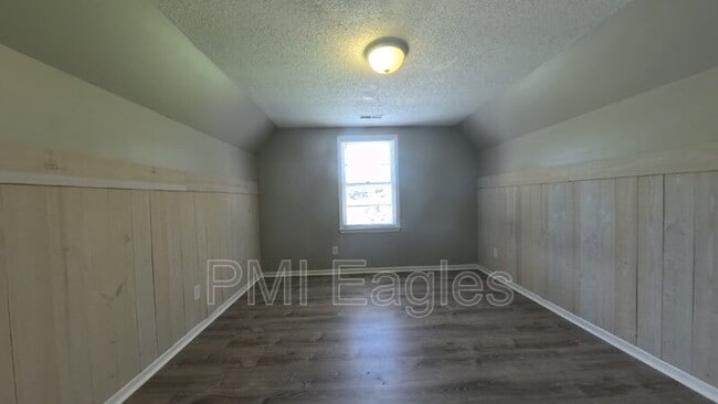 Building Photo - 504 Willow Ln