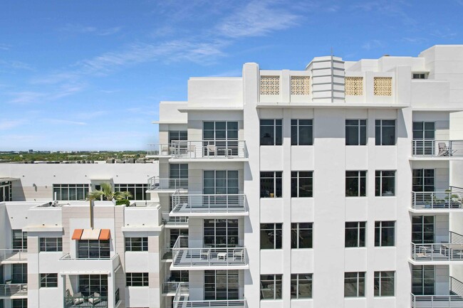 Building Photo - 155 E Boca Raton Rd