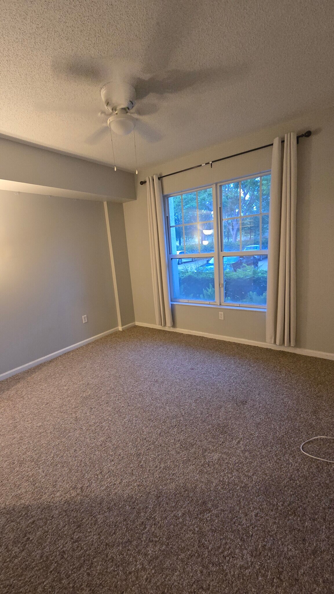Building Photo - 5800 W Sample Rd
