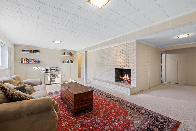 Building Photo - 10119 Farmington Dr